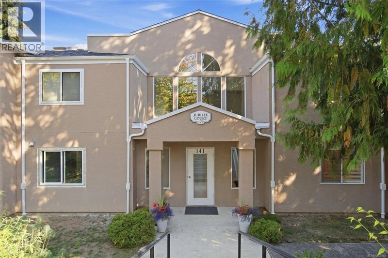 #4 141 Sixth Avenue East, Qualicum Beach, British Columbia, V9K2J6, Qualicum Beach, British Columbia — photo 1 of 5