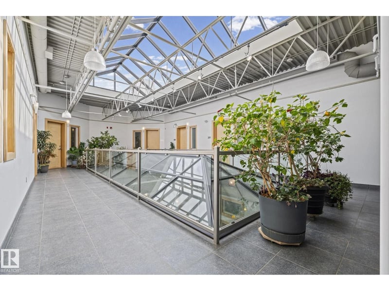 #205 10265 107 ST NW, Edmonton, Alberta, T5J5G2, Edmonton, Alberta — photo 1 of 5