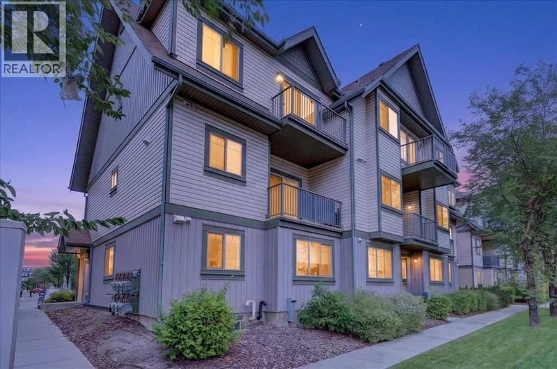 121 Copperpond Common Southeast, Calgary, Alberta, T2Z5B6, Calgary, Alberta — photo 1 of 5