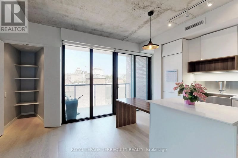 #413 383 Sorauren Avenue, Toronto (Roncesvalles), Ontario, M6R0A4, Toronto (Roncesvalles), Ontario — photo 1 of 5