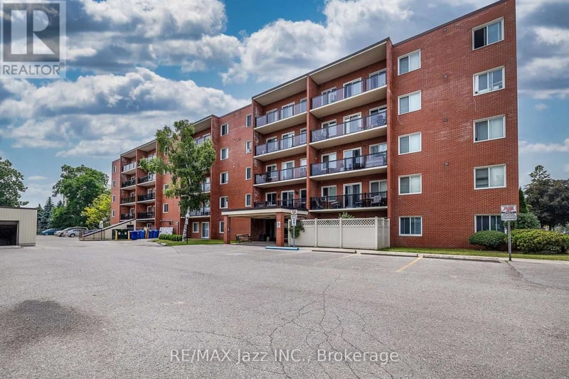 #304 131 Taunton Road East, Oshawa (Centennial), Ontario, L1G3T8, Oshawa (Centennial), Ontario — photo 1 of 5