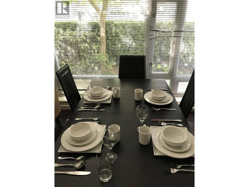 129 REGIMENT Square, Vancouver, British Columbia, V6B1X5, Vancouver, British Columbia — photo 1 of 4