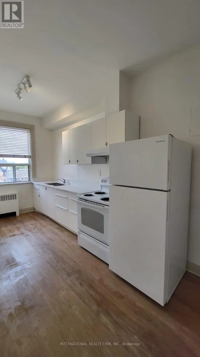 #2 7 Thomas Street, Mississauga (Streetsville), Ontario, L5M1Y4, Mississauga (Streetsville), Ontario — photo 1 of 5