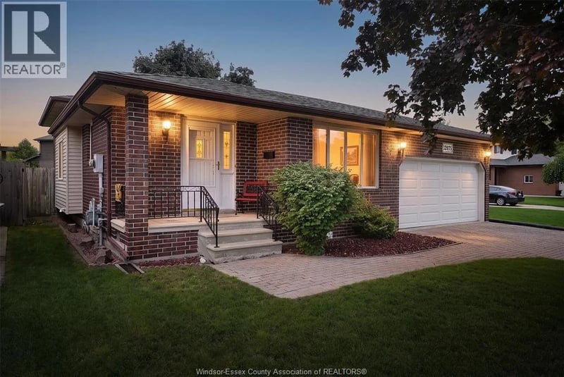12075 ST. THOMAS Crescent, Tecumseh, Ontario, N8N3V6, Tecumseh, Ontario — photo 1 of 5