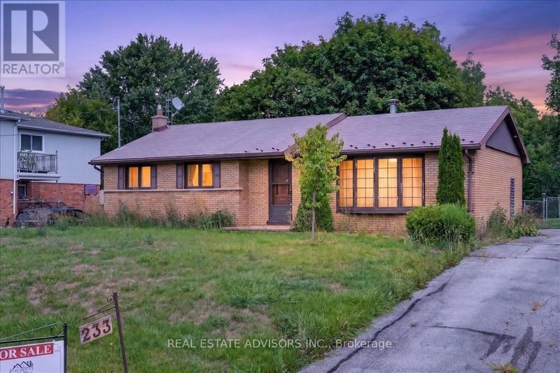 233 East Street, East Gwillimbury (Holland Landing), Ontario, L9N1K8, East Gwillimbury (Holland Landing), Ontario — photo 1 of 5