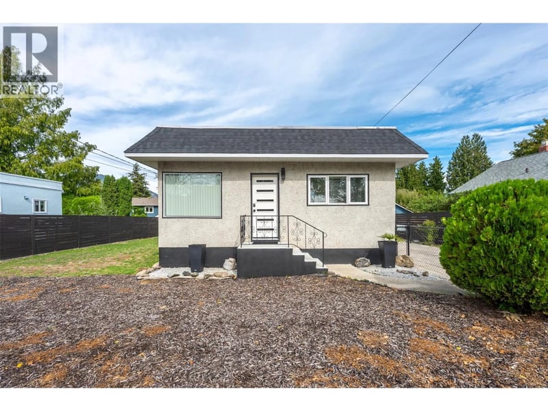 637 Alexander Avenue, Penticton, British Columbia, V2A1E6, Penticton, British Columbia — photo 1 of 5