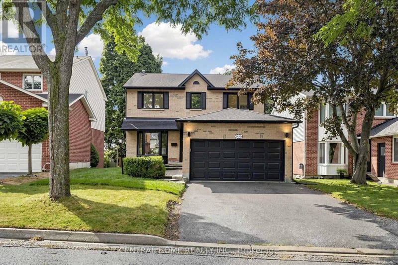 15 Closs Square, Aurora (Aurora Village), Ontario, L4G5H9, Aurora (Aurora Village), Ontario — photo 1 of 5