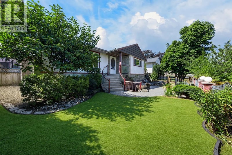4116 GILPIN Crescent, Burnaby, British Columbia, V5G2K2, Burnaby, British Columbia — photo 1 of 5