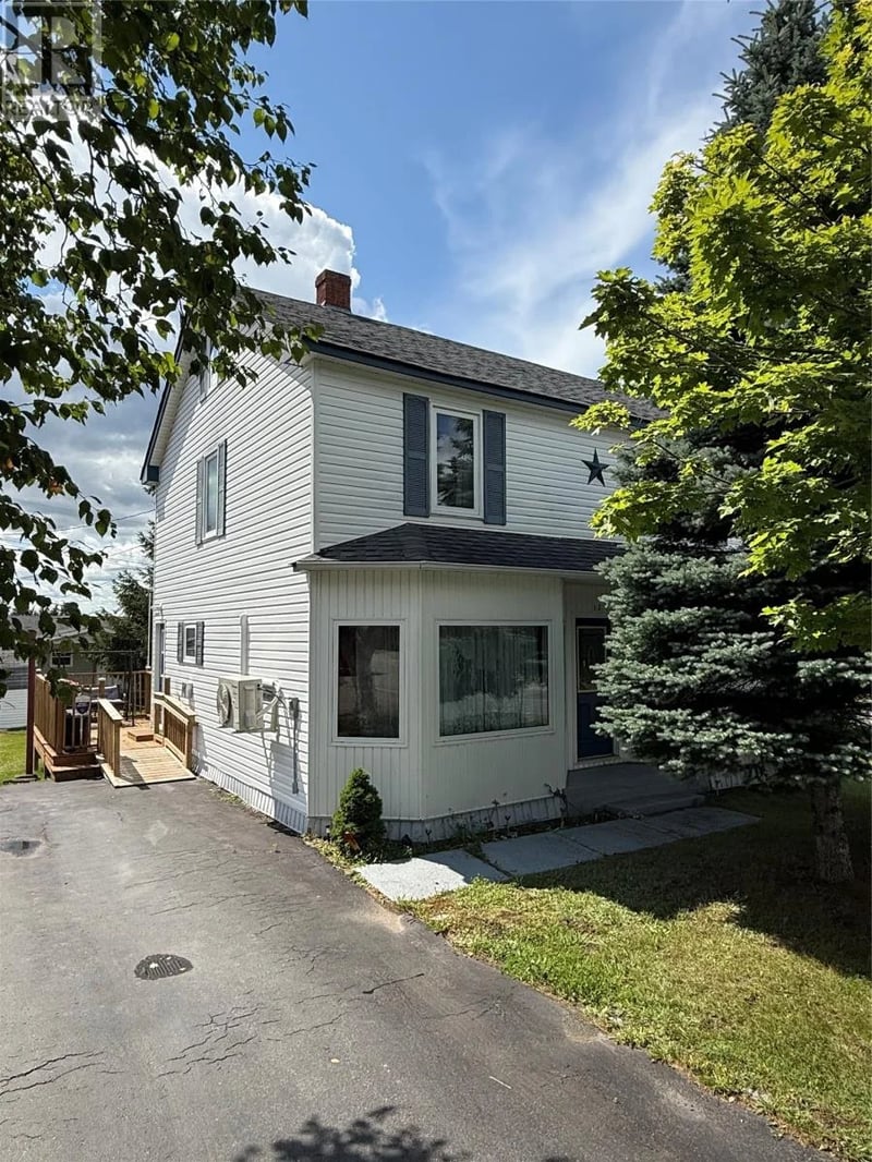 12 Exploits Avenue, Grand Falls-Windsor, Newfoundland & Labrador, A2A1M2, Grand Falls-Windsor, Newfoundland & Labrador — photo 1 of 5