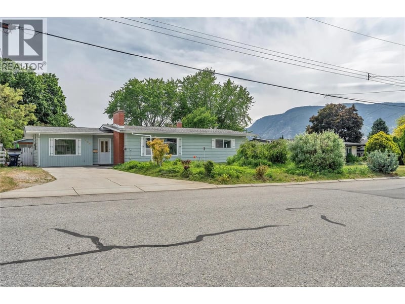 146 McCulloch Drive, Penticton, British Columbia, V2A3P7, Penticton, British Columbia — photo 1 of 5
