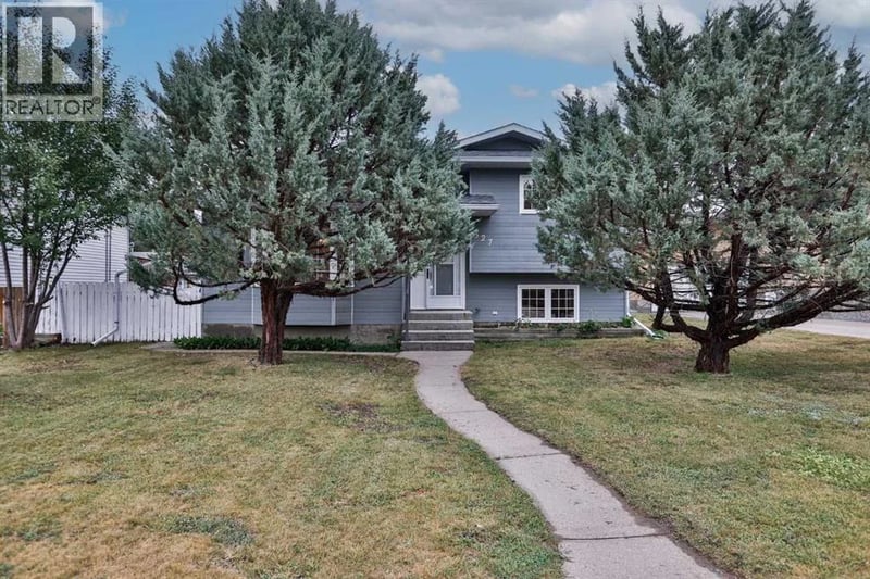 527 2 Street North, Vulcan, Alberta, T0L2B0, Vulcan, Alberta — photo 1 of 5