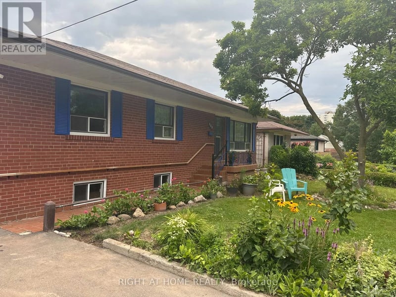 309 Queen Mary Drive, Oakville (CO Central), Ontario, L6K3L5, Oakville (CO Central), Ontario — photo 1 of 5