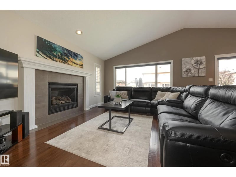 14040 145 AV NW, Edmonton, Alberta, T6V1Y2, Edmonton, Alberta — photo 1 of 5