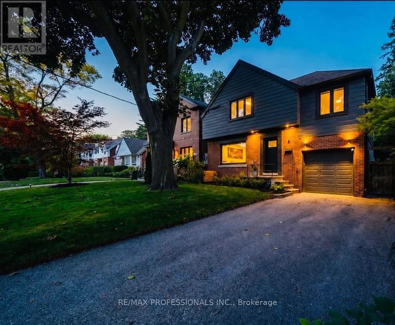4 Winston Grove, Toronto (Stonegate-Queensway), Ontario, M8Y2K8, Toronto (Stonegate-Queensway), Ontario — photo 1 of 5