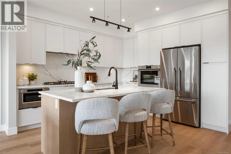 #604 1810 Selenite Place, Langford, British Columbia, V9B7E2, Langford, British Columbia — photo 1 of 5
