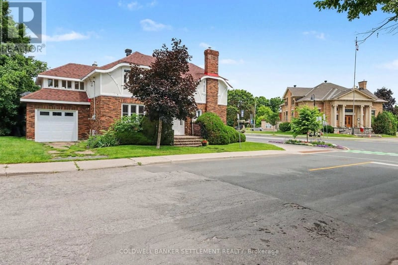 2 Gladstone Avenue, Smiths Falls, Ontario, K7H1L2, Smiths Falls, Ontario — photo 1 of 5