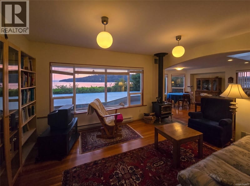 585 1st Street, Sointula, British Columbia, V0N3E0, Sointula, British Columbia — photo 1 of 5
