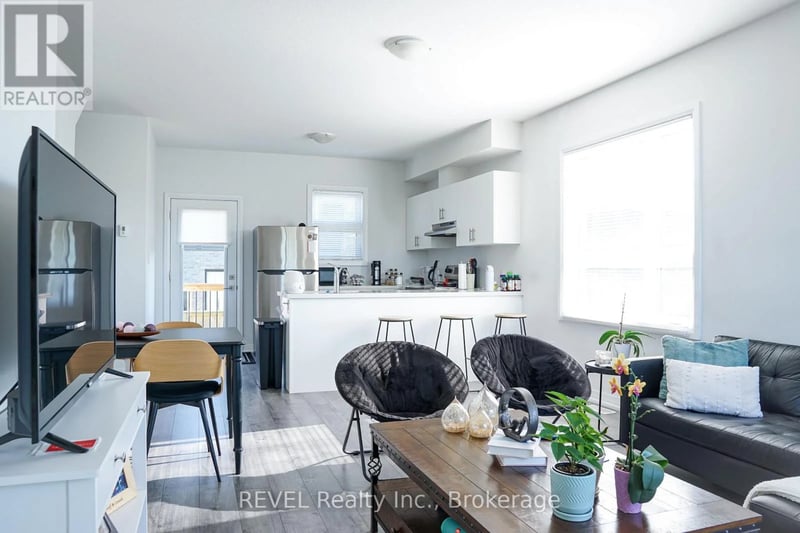 #111 6705 Cropp Street, Niagara Falls (Morrison), Ontario, L2E0C1, Niagara Falls (Morrison), Ontario — photo 1 of 5