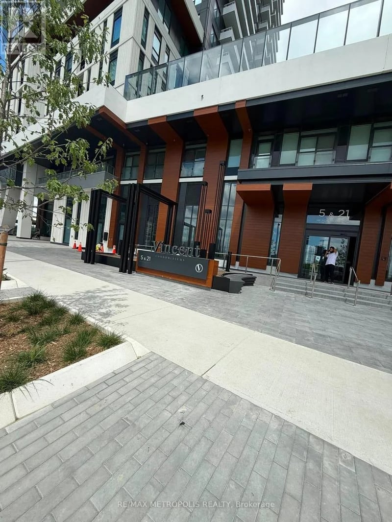 #220 21 Meadowvale Road, Vaughan (Concord), Ontario, L4K0H6, Vaughan (Concord), Ontario — photo 1 of 5