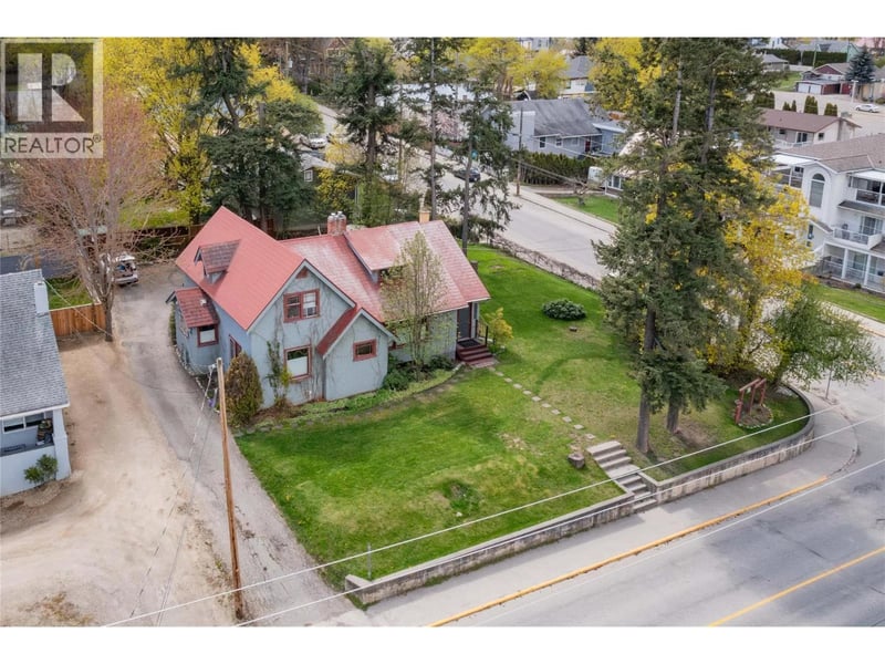 320 Okanagan Avenue Southeast, Salmon Arm, British Columbia, V1E3H6, Salmon Arm, British Columbia — photo 1 of 5