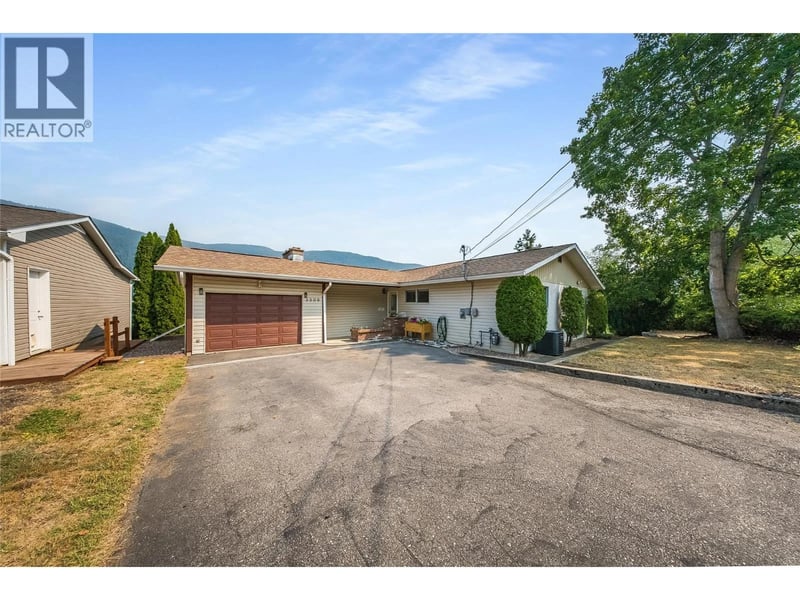3509 5th Avenue, Castlegar, British Columbia, V1N2V8, Castlegar, British Columbia — photo 1 of 5