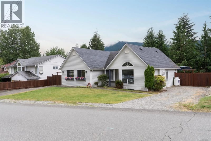 108 River Road, Lake Cowichan, British Columbia, V0R2G0, Lake Cowichan, British Columbia — photo 1 of 5