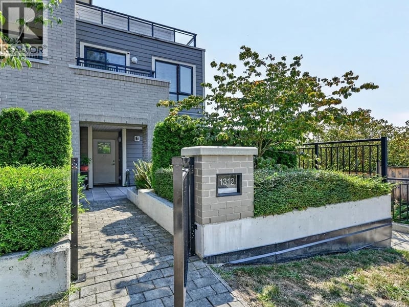 1312 FIFTH Avenue, New Westminster, British Columbia, V3M0K5, New Westminster, British Columbia — photo 1 of 5