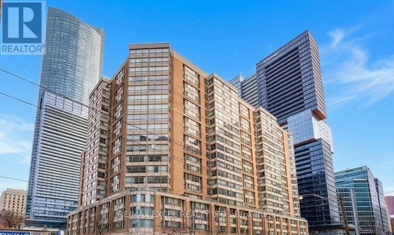 #714 711 Bay Street, Toronto (Bay Street Corridor), Ontario, M5G2J8, Toronto (Bay Street Corridor), Ontario — photo 1 of 5