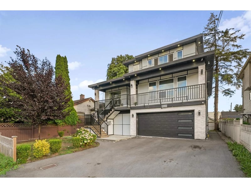 12822 114A Avenue, Surrey, British Columbia, V3R2M9, Surrey, British Columbia — photo 1 of 5