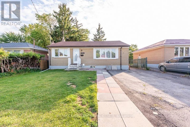 7150 Minotola Avenue, Mississauga (Malton), Ontario, L4T2T1, Mississauga (Malton), Ontario — photo 1 of 5
