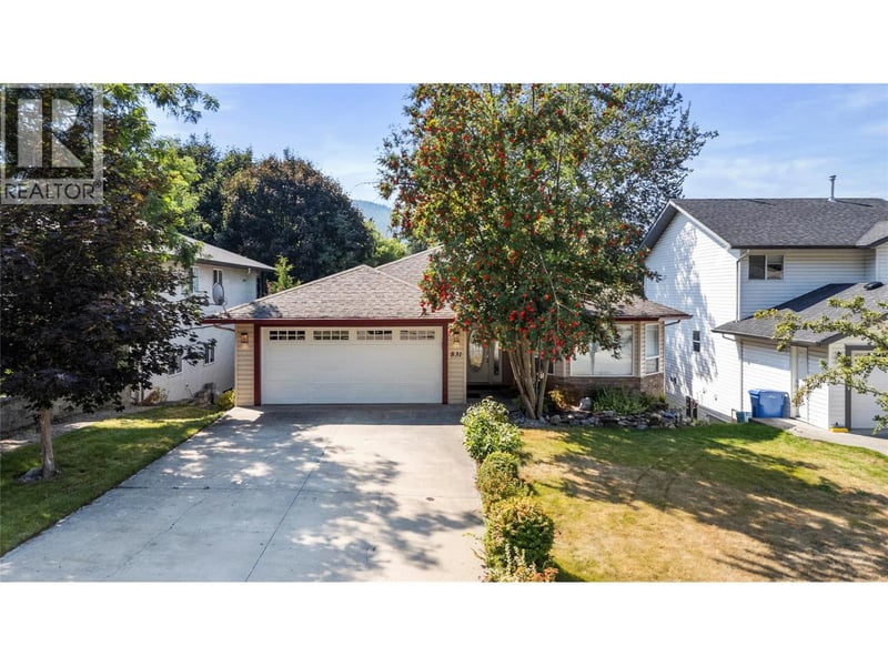 831 37 Street Southeast, Salmon Arm, British Columbia, V1E3M2, Salmon Arm, British Columbia — photo 1 of 5