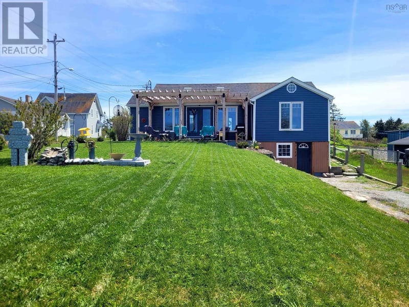 83 South Street, Lockeport, Nova Scotia, B0T1L0, Lockeport, Nova Scotia — photo 1 of 5