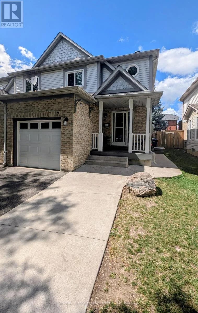 7 Amazon Court, Brampton (Sandringham-Wellington), Ontario, L6R1C7, Brampton (Sandringham-Wellington), Ontario — photo 1 of 2
