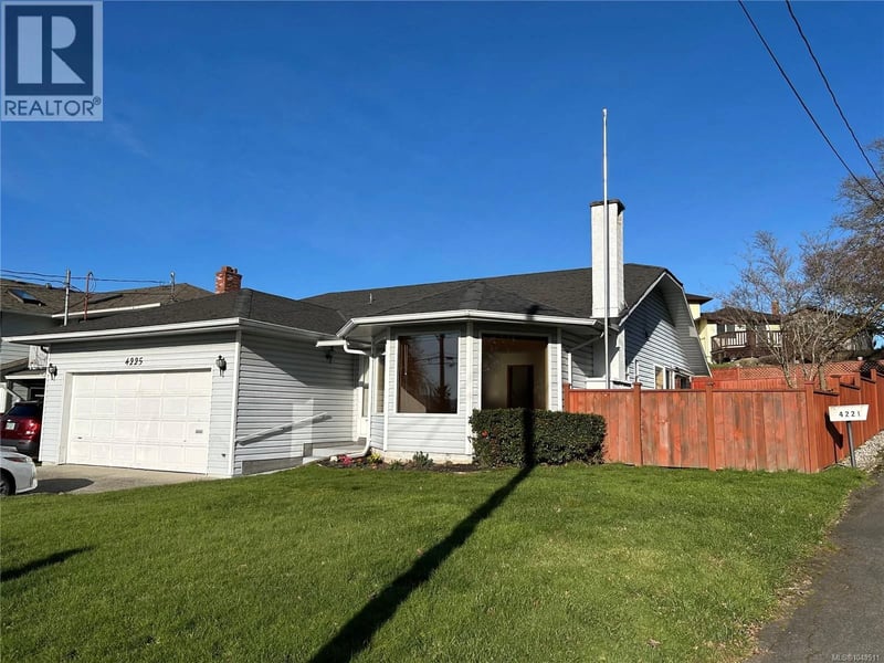4225 Quadra Street, Saanich, British Columbia, V8X1L5, Saanich, British Columbia — photo 1 of 5