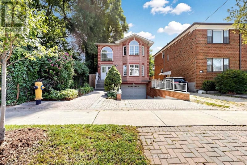 15 Woodville Avenue, Toronto (Broadview North), Ontario, M4K2J5, Toronto (Broadview North), Ontario — photo 1 of 5