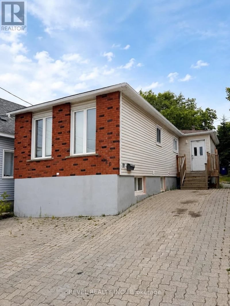 146 Pine Street North, Timmins (TNE - Hill District), Ontario, P4N6L1, Timmins (TNE - Hill District), Ontario — photo 1 of 5
