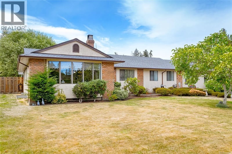851 Breakwater Road, French Creek, British Columbia, V9P1Z8, French Creek, British Columbia — photo 1 of 5
