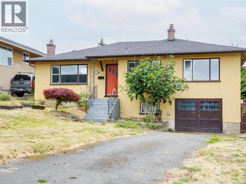 915 Inskip Street, Esquimalt, British Columbia, V9A4J6, Esquimalt, British Columbia — photo 1 of 5