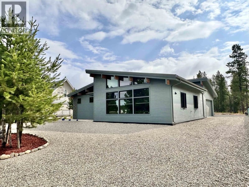 209 DOGWOOD Street, Valemount, British Columbia, V0E2Z0, Valemount, British Columbia — photo 1 of 5