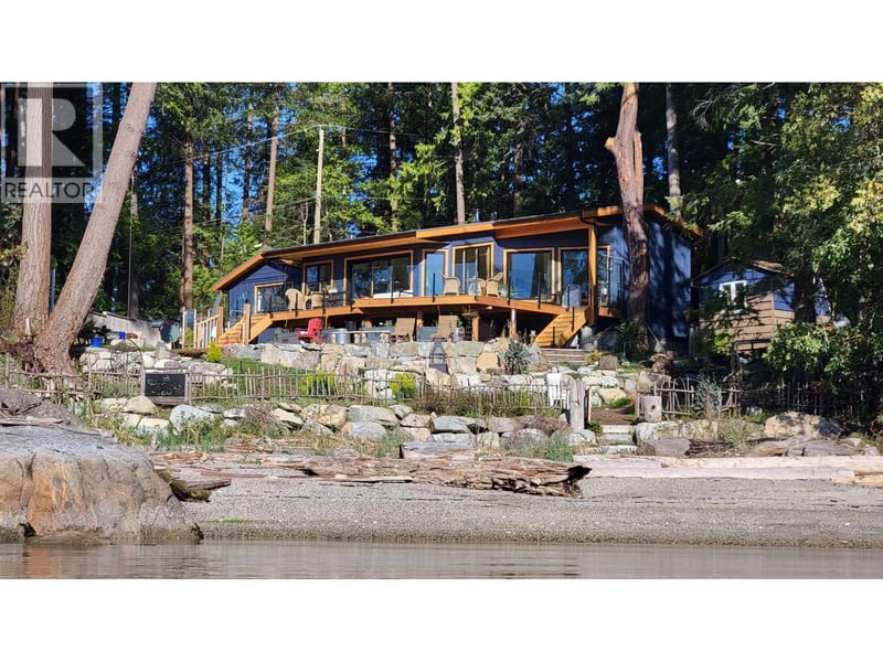 9219 HYDAWAY Road, Halfmoon Bay, British Columbia, V7Z1B4, Halfmoon Bay, British Columbia — photo 1 of 5