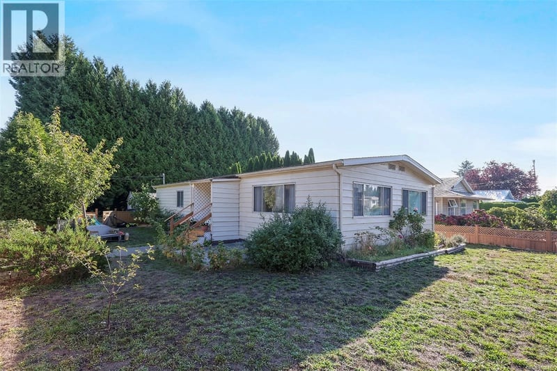 2205 4th Street East, Courtenay, British Columbia, V9N7L9, Courtenay, British Columbia — photo 1 of 5