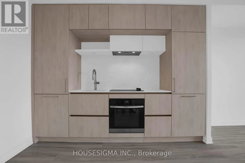 #316 6 David Eyer Road, Richmond Hill, Ontario, L4S0N5, Richmond Hill, Ontario — photo 1 of 5