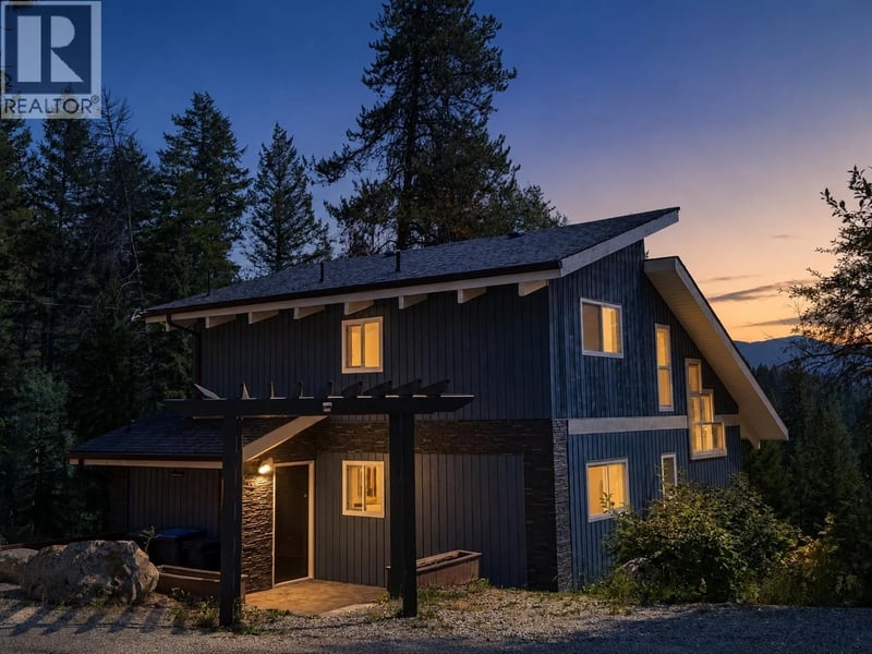 321 Philpott Road, Kelowna, British Columbia, V1P1J6, Kelowna, British Columbia — photo 1 of 5