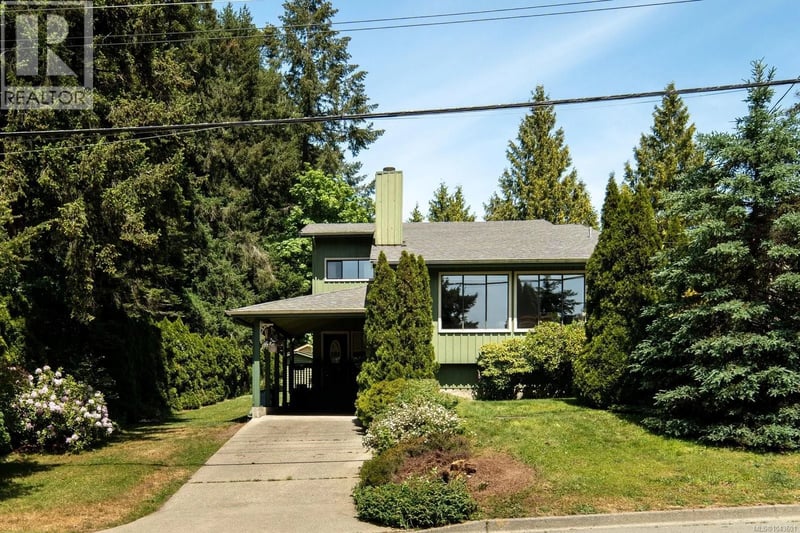 764 Mann Avenue, Saanich, British Columbia, V8Z3C2, Saanich, British Columbia — photo 1 of 5