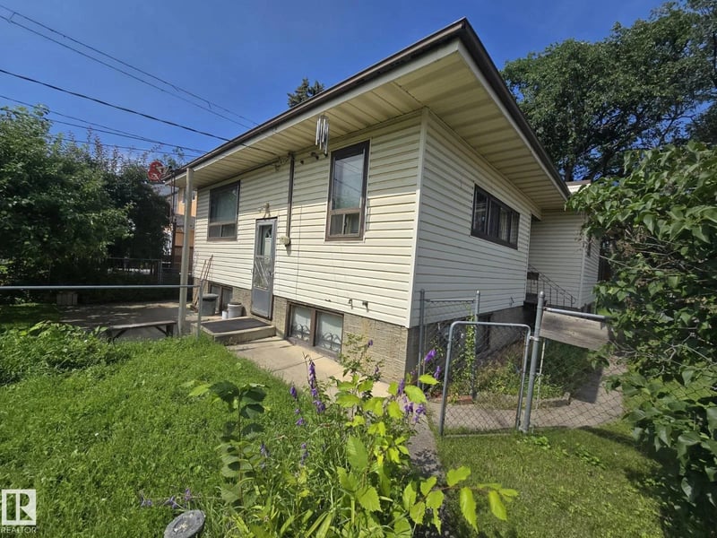 9839 81 AV NW, Edmonton, Alberta, T6E1W4, Edmonton, Alberta — photo 1 of 5