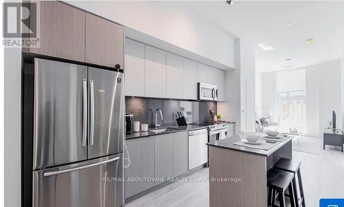 #A917 125 Bronte Road, Oakville (BR Bronte), Ontario, L6L3C1, Oakville (BR Bronte), Ontario — photo 1 of 5