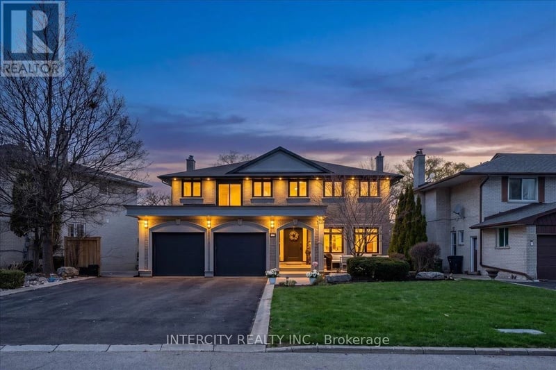 61 Golfwood Heights, Toronto (Kingsview Village-The Westway), Ontario, M9P3L8, Toronto (Kingsview Village-The Westway), Ontario — photo 1 of 5