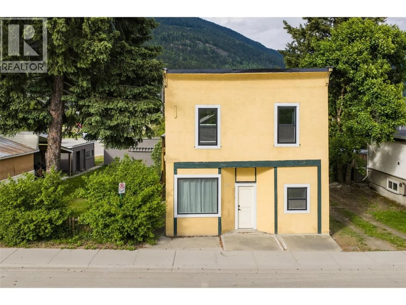 604 Fourth Street East, Revelstoke, British Columbia, V0E2S0, Revelstoke, British Columbia — photo 1 of 5