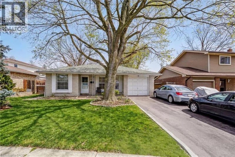 2145 SANDRINGHAM Drive, Burlington, Ontario, L7P1T8, Burlington, Ontario — photo 1 of 5