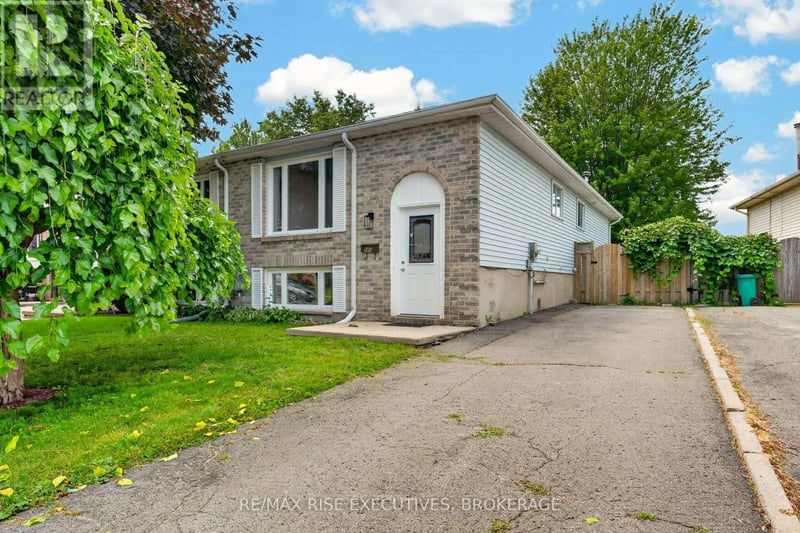 385 Melanie Avenue, Kingston (East Gardiners Rd), Ontario, K7M8B2, Kingston (East Gardiners Rd), Ontario — photo 1 of 5